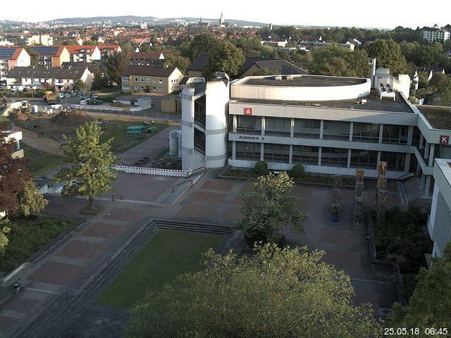 Foto der Webcam: Verwaltungsgebäude, Innenhof mit Audimax, Hörsaal-Gebäude 1