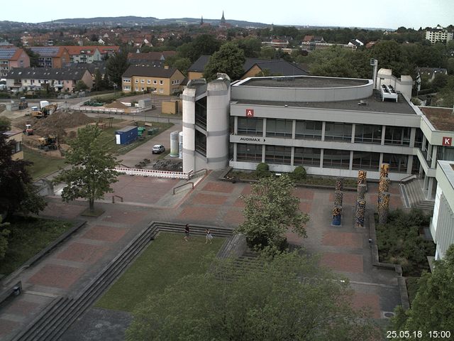 Foto der Webcam: Verwaltungsgebäude, Innenhof mit Audimax, Hörsaal-Gebäude 1