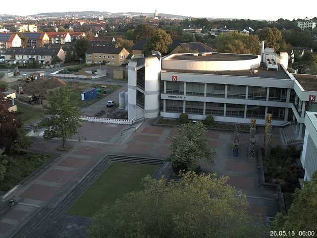 Foto der Webcam: Verwaltungsgebäude, Innenhof mit Audimax, Hörsaal-Gebäude 1