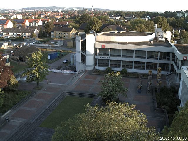 Foto der Webcam: Verwaltungsgebäude, Innenhof mit Audimax, Hörsaal-Gebäude 1