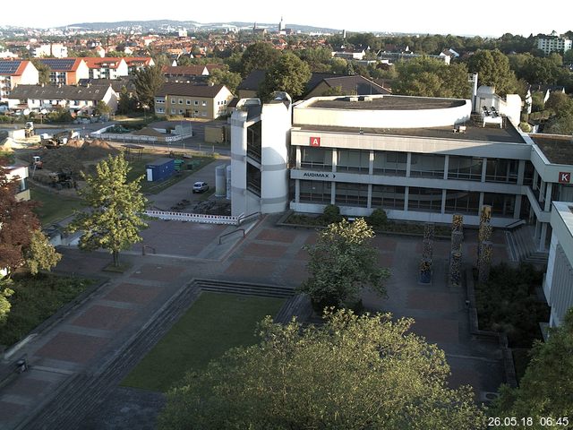 Foto der Webcam: Verwaltungsgebäude, Innenhof mit Audimax, Hörsaal-Gebäude 1