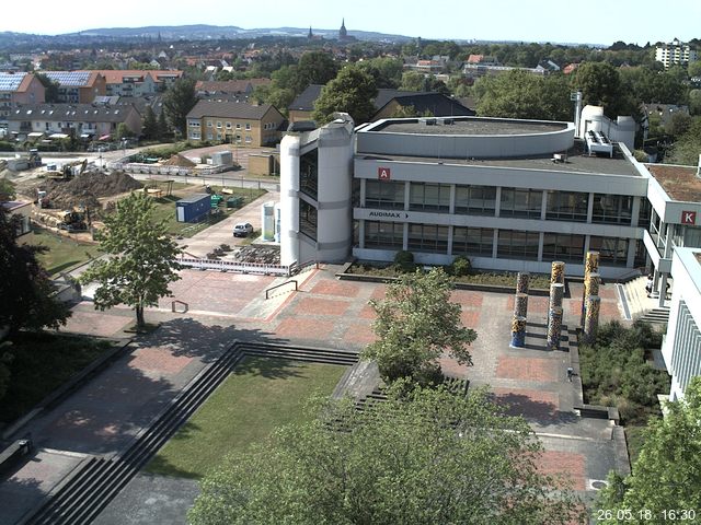 Foto der Webcam: Verwaltungsgebäude, Innenhof mit Audimax, Hörsaal-Gebäude 1