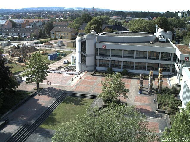 Foto der Webcam: Verwaltungsgebäude, Innenhof mit Audimax, Hörsaal-Gebäude 1