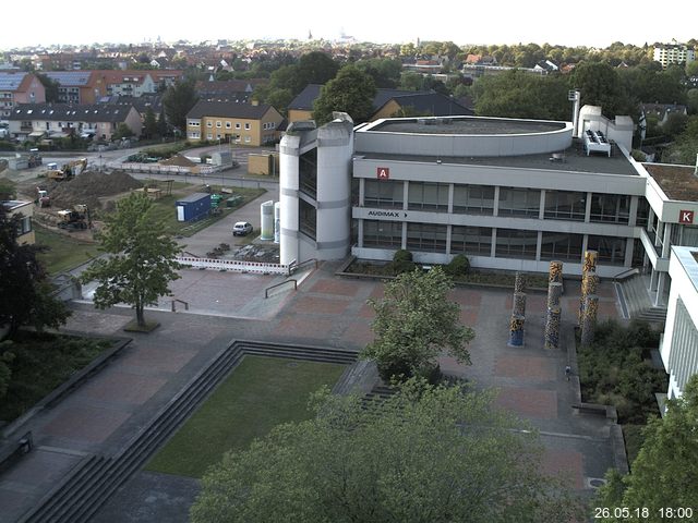 Foto der Webcam: Verwaltungsgebäude, Innenhof mit Audimax, Hörsaal-Gebäude 1