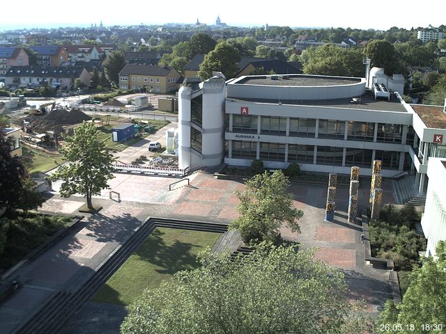 Foto der Webcam: Verwaltungsgebäude, Innenhof mit Audimax, Hörsaal-Gebäude 1