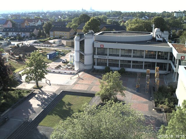 Foto der Webcam: Verwaltungsgebäude, Innenhof mit Audimax, Hörsaal-Gebäude 1