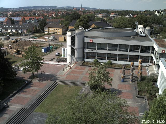 Foto der Webcam: Verwaltungsgebäude, Innenhof mit Audimax, Hörsaal-Gebäude 1