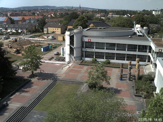 Foto der Webcam: Verwaltungsgebäude, Innenhof mit Audimax, Hörsaal-Gebäude 1