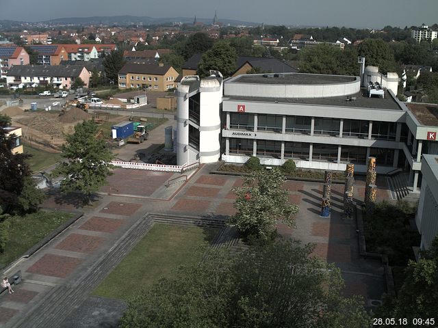 Foto der Webcam: Verwaltungsgebäude, Innenhof mit Audimax, Hörsaal-Gebäude 1