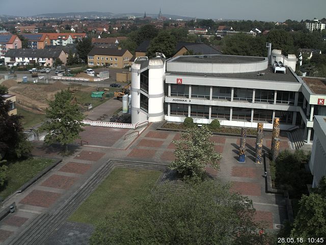 Foto der Webcam: Verwaltungsgebäude, Innenhof mit Audimax, Hörsaal-Gebäude 1