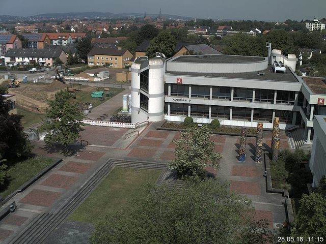 Foto der Webcam: Verwaltungsgebäude, Innenhof mit Audimax, Hörsaal-Gebäude 1