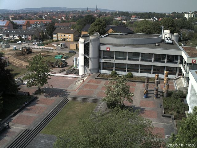 Foto der Webcam: Verwaltungsgebäude, Innenhof mit Audimax, Hörsaal-Gebäude 1