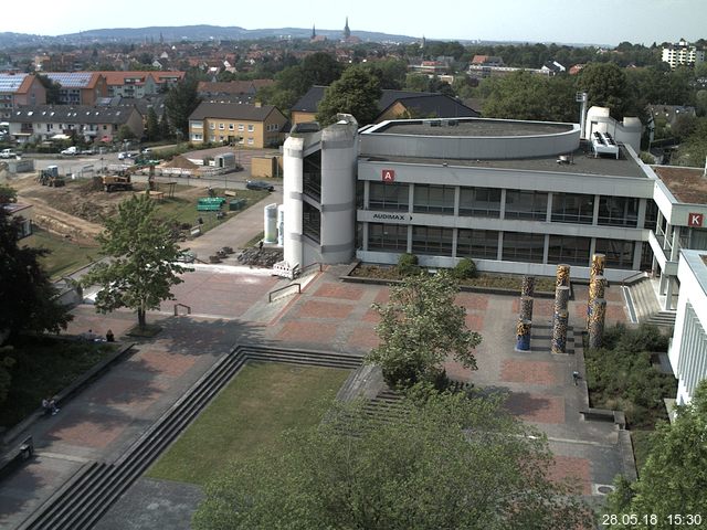 Foto der Webcam: Verwaltungsgebäude, Innenhof mit Audimax, Hörsaal-Gebäude 1