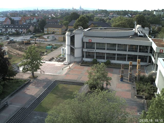 Foto der Webcam: Verwaltungsgebäude, Innenhof mit Audimax, Hörsaal-Gebäude 1