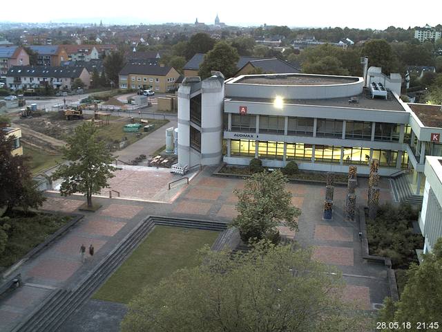 Foto der Webcam: Verwaltungsgebäude, Innenhof mit Audimax, Hörsaal-Gebäude 1