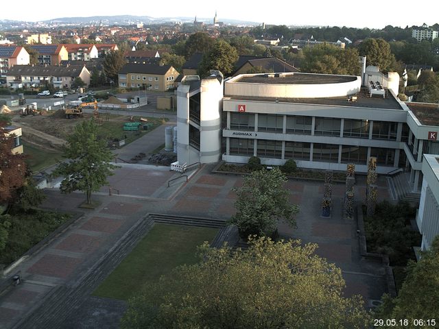 Foto der Webcam: Verwaltungsgebäude, Innenhof mit Audimax, Hörsaal-Gebäude 1