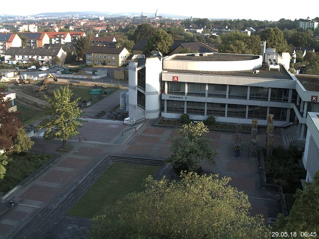 Foto der Webcam: Verwaltungsgebäude, Innenhof mit Audimax, Hörsaal-Gebäude 1