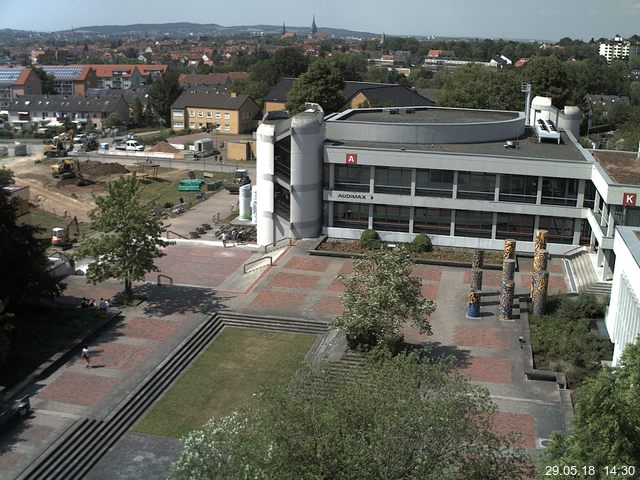 Foto der Webcam: Verwaltungsgebäude, Innenhof mit Audimax, Hörsaal-Gebäude 1