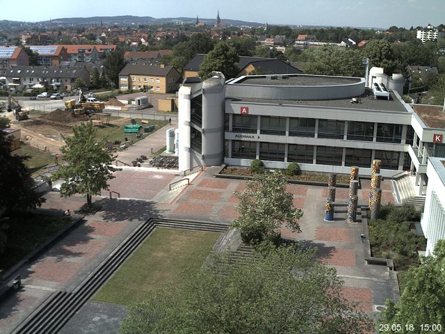 Foto der Webcam: Verwaltungsgebäude, Innenhof mit Audimax, Hörsaal-Gebäude 1