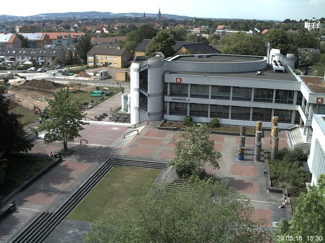 Foto der Webcam: Verwaltungsgebäude, Innenhof mit Audimax, Hörsaal-Gebäude 1