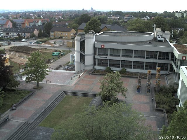 Foto der Webcam: Verwaltungsgebäude, Innenhof mit Audimax, Hörsaal-Gebäude 1