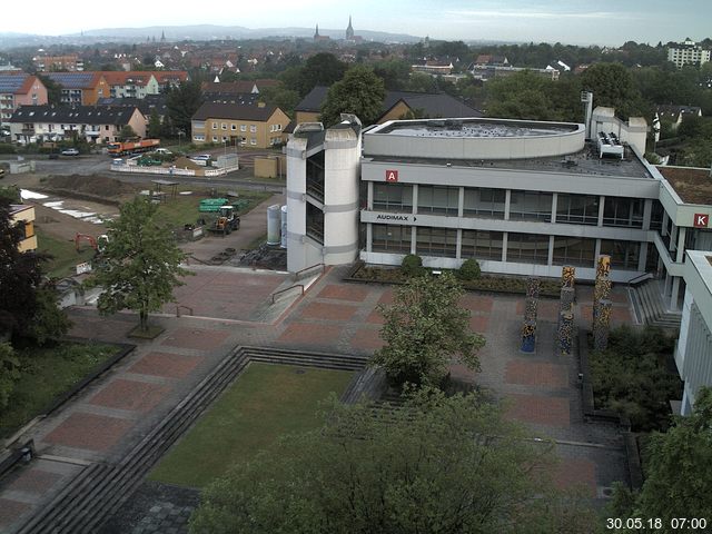 Foto der Webcam: Verwaltungsgebäude, Innenhof mit Audimax, Hörsaal-Gebäude 1