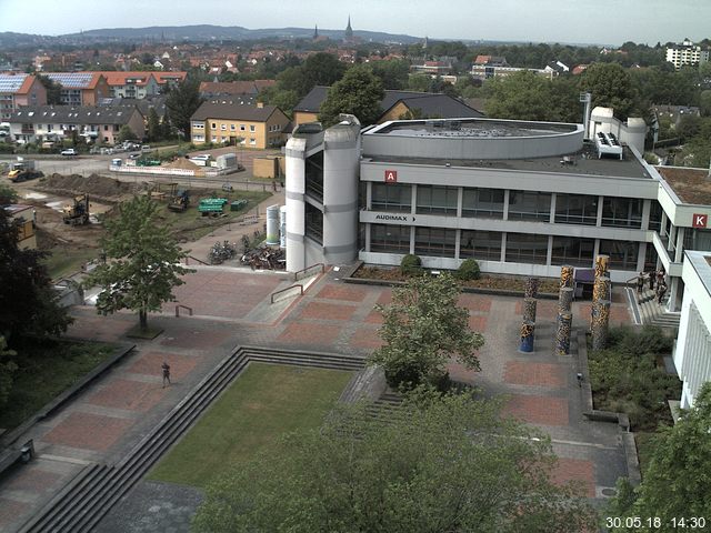 Foto der Webcam: Verwaltungsgebäude, Innenhof mit Audimax, Hörsaal-Gebäude 1