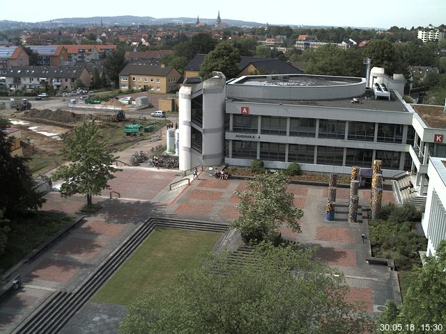 Foto der Webcam: Verwaltungsgebäude, Innenhof mit Audimax, Hörsaal-Gebäude 1