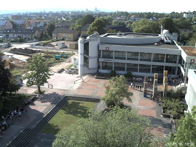 Foto der Webcam: Verwaltungsgebäude, Innenhof mit Audimax, Hörsaal-Gebäude 1