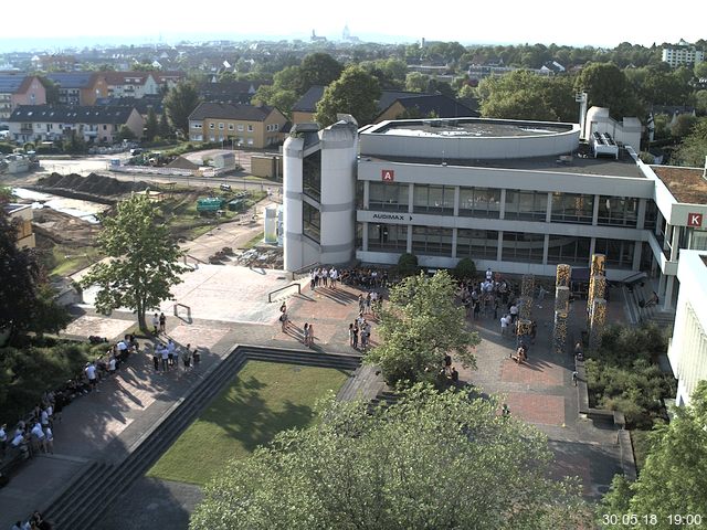 Foto der Webcam: Verwaltungsgebäude, Innenhof mit Audimax, Hörsaal-Gebäude 1