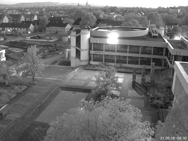 Foto der Webcam: Verwaltungsgebäude, Innenhof mit Audimax, Hörsaal-Gebäude 1