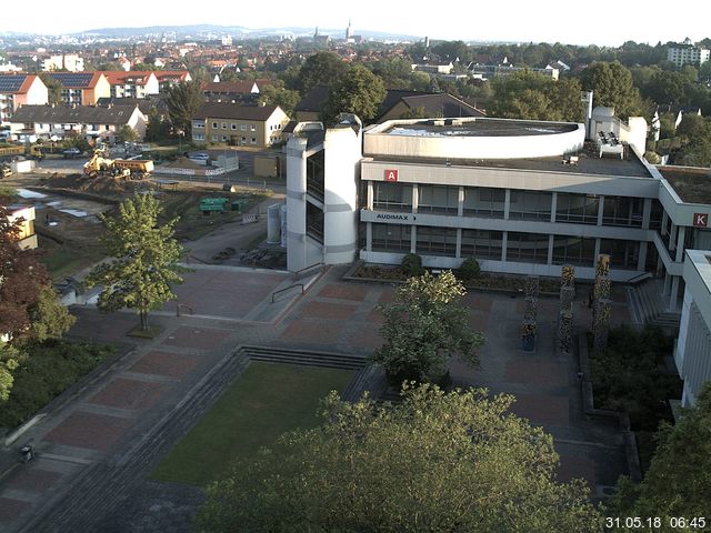 Foto der Webcam: Verwaltungsgebäude, Innenhof mit Audimax, Hörsaal-Gebäude 1