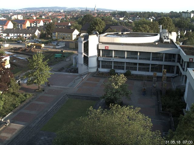 Foto der Webcam: Verwaltungsgebäude, Innenhof mit Audimax, Hörsaal-Gebäude 1