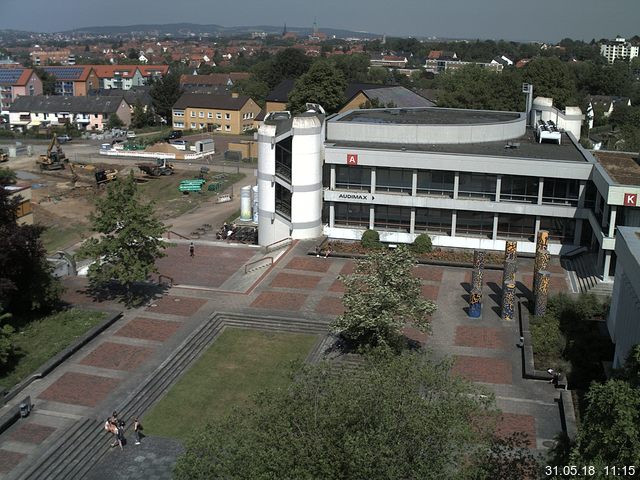 Foto der Webcam: Verwaltungsgebäude, Innenhof mit Audimax, Hörsaal-Gebäude 1