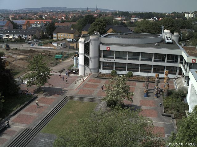 Foto der Webcam: Verwaltungsgebäude, Innenhof mit Audimax, Hörsaal-Gebäude 1