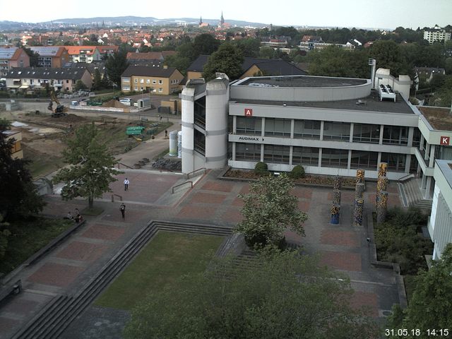 Foto der Webcam: Verwaltungsgebäude, Innenhof mit Audimax, Hörsaal-Gebäude 1