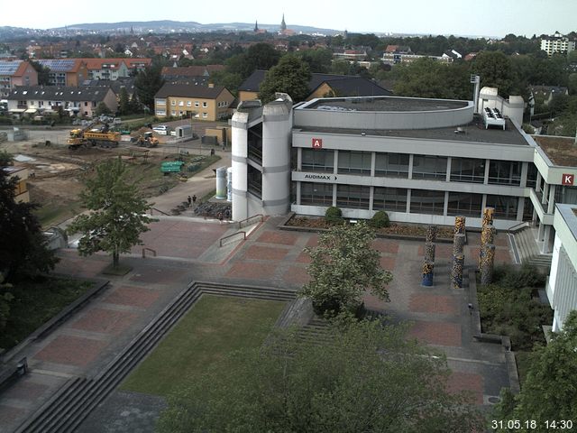 Foto der Webcam: Verwaltungsgebäude, Innenhof mit Audimax, Hörsaal-Gebäude 1