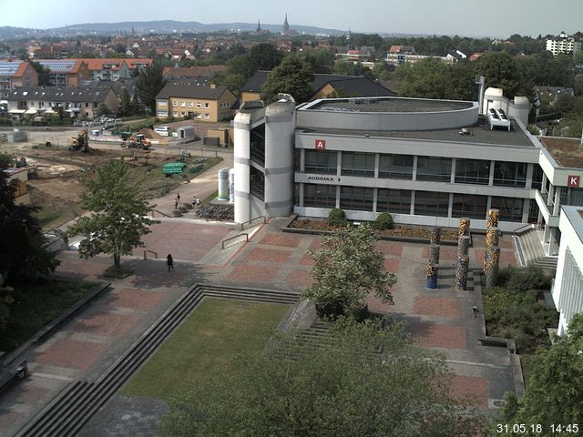 Foto der Webcam: Verwaltungsgebäude, Innenhof mit Audimax, Hörsaal-Gebäude 1