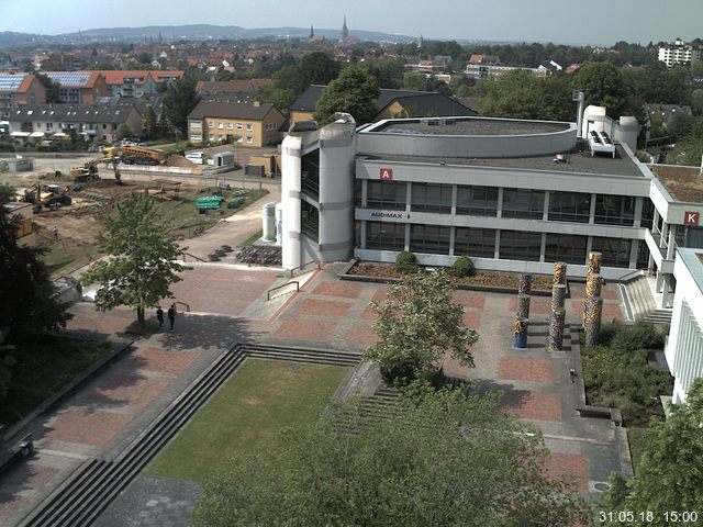 Foto der Webcam: Verwaltungsgebäude, Innenhof mit Audimax, Hörsaal-Gebäude 1