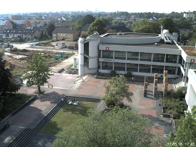 Foto der Webcam: Verwaltungsgebäude, Innenhof mit Audimax, Hörsaal-Gebäude 1