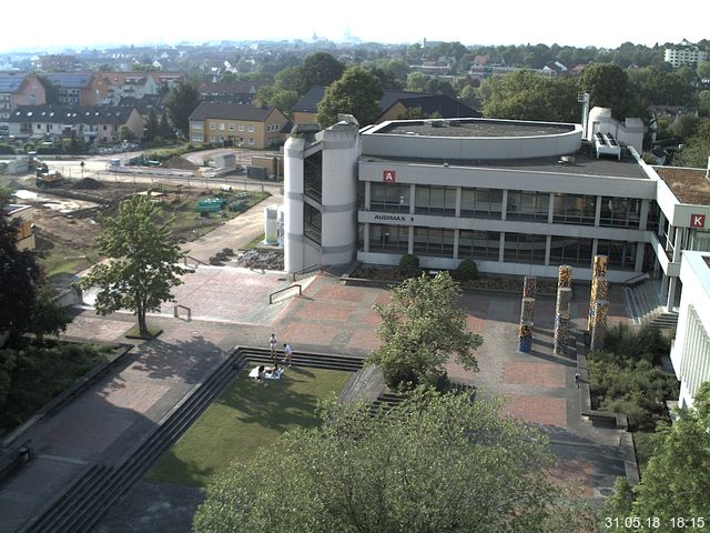 Foto der Webcam: Verwaltungsgebäude, Innenhof mit Audimax, Hörsaal-Gebäude 1