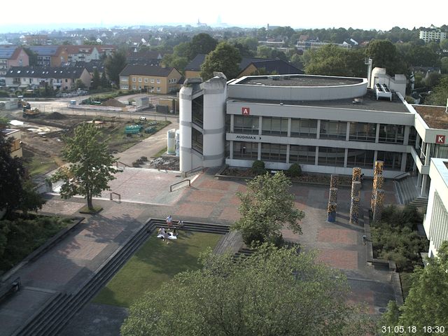 Foto der Webcam: Verwaltungsgebäude, Innenhof mit Audimax, Hörsaal-Gebäude 1