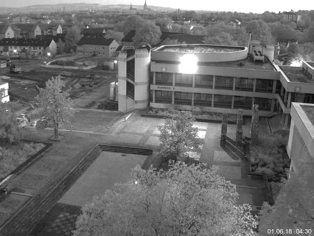 Foto der Webcam: Verwaltungsgebäude, Innenhof mit Audimax, Hörsaal-Gebäude 1