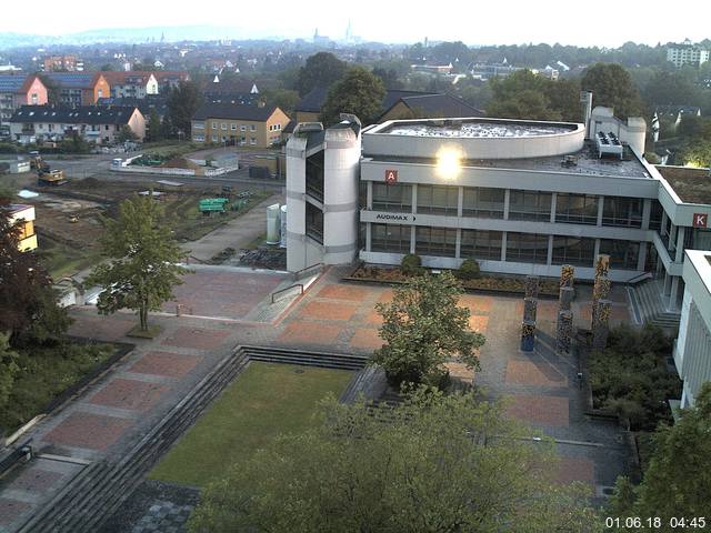 Foto der Webcam: Verwaltungsgebäude, Innenhof mit Audimax, Hörsaal-Gebäude 1