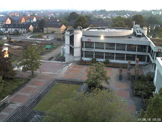 Foto der Webcam: Verwaltungsgebäude, Innenhof mit Audimax, Hörsaal-Gebäude 1