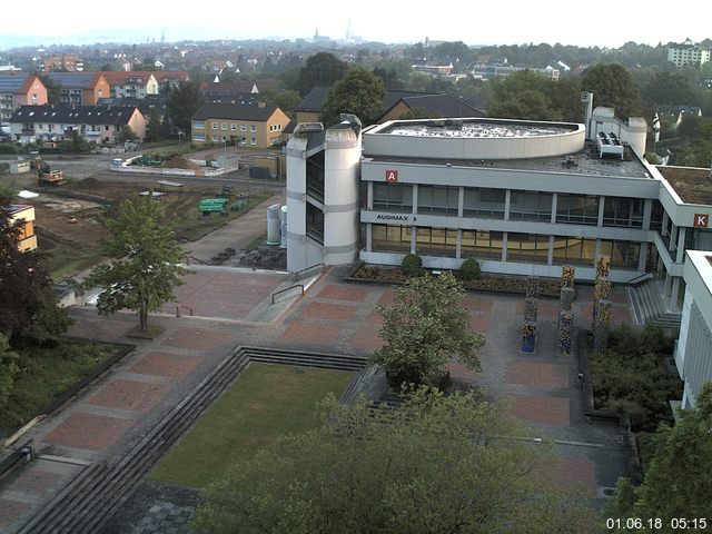 Foto der Webcam: Verwaltungsgebäude, Innenhof mit Audimax, Hörsaal-Gebäude 1