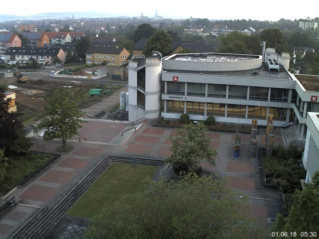 Foto der Webcam: Verwaltungsgebäude, Innenhof mit Audimax, Hörsaal-Gebäude 1