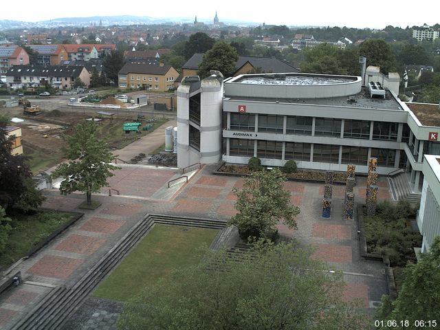 Foto der Webcam: Verwaltungsgebäude, Innenhof mit Audimax, Hörsaal-Gebäude 1