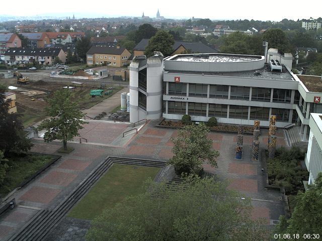 Foto der Webcam: Verwaltungsgebäude, Innenhof mit Audimax, Hörsaal-Gebäude 1