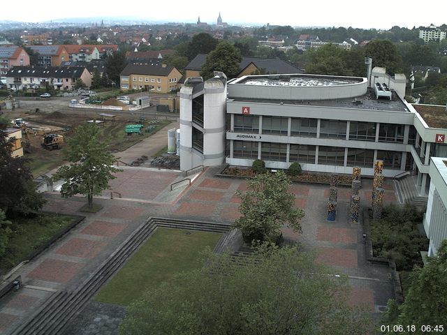 Foto der Webcam: Verwaltungsgebäude, Innenhof mit Audimax, Hörsaal-Gebäude 1